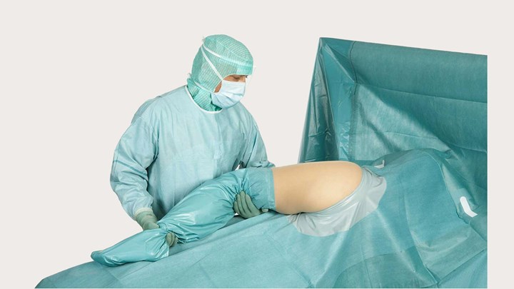 Chirurg používající ortopedickou roušku BARRIER 